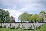Oorlogsbegraafplaatsen Holten en Groesbeek 
