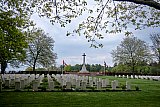 Oorlogsbegraafplaatsen Holten en Groesbeek 