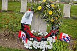 Oorlogsbegraafplaatsen Holten en Groesbeek 